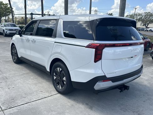 New 2026 Kia Carnival LXS FWD image 10