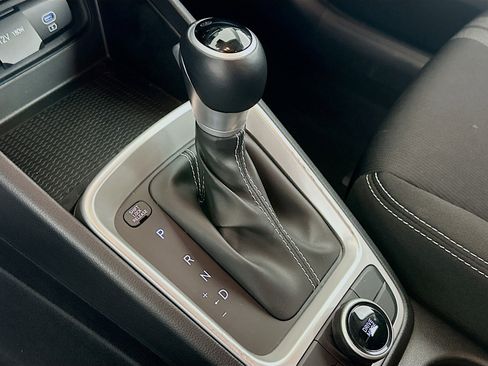 Used 2025 Hyundai Venue SEL image 24