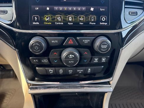 Used 2020 Jeep Grand Cherokee Limited image 29