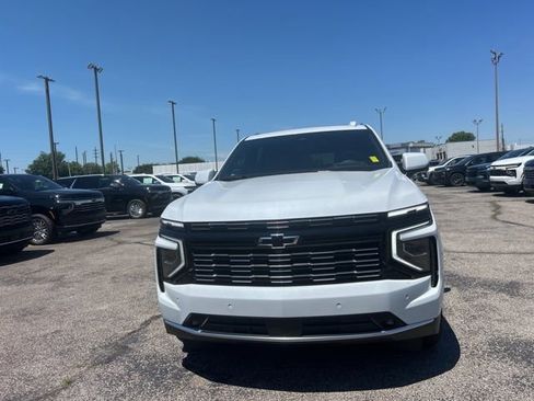 Used 2026 Chevrolet Suburban High Country AWD/4WD image 8