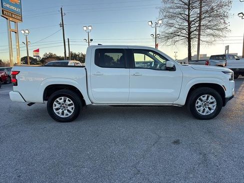 Used 2024 Nissan Frontier SV w/ SV Convenience Package image 8