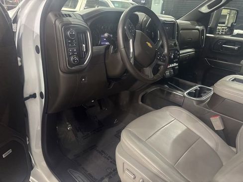 Used 2022 Chevrolet Silverado 2500 LTZ w/ LTZ Convenience Package AWD/4WD image 12