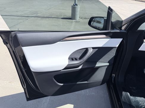 Used 2022 Tesla Model X image 26