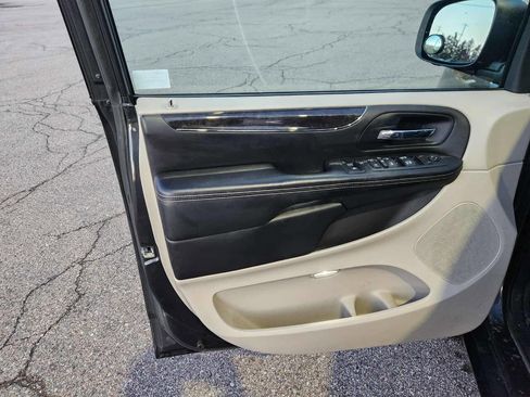 Used 2012 Chrysler Town & Country Touring w/ Entertainment Group #1 image 10