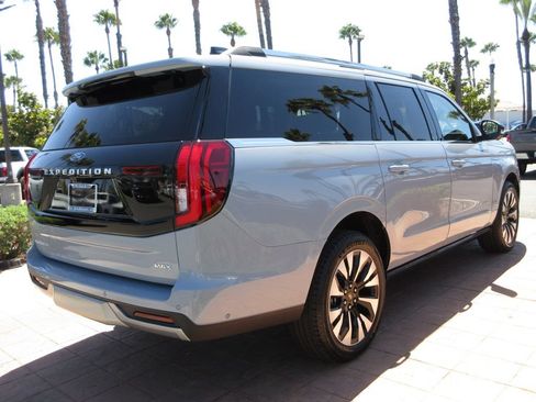 Used 2025 Ford Expedition Max Platinum w/ Driver's Package AWD/4WD image 4