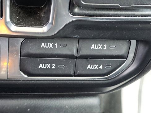 Used 2025 Jeep Wrangler Unlimited Rubicon AWD/4WD image 14