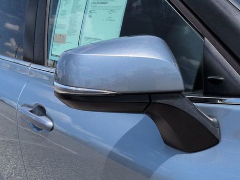 Used 2023 Toyota Highlander XLE FWD image 12