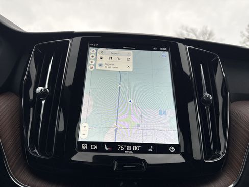 Used 2024 Volvo XC60 B5 Plus image 3