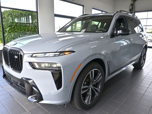 New 2025 BMW X7 M60i w/ Executive Package image 7