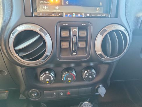 Used 2015 Jeep Wrangler Unlimited Sport w/ Quick Order Package 24S AWD/4WD image 25