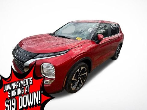 Used 2024 Mitsubishi Outlander SE image 2