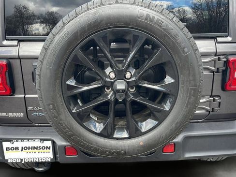 Used 2025 Jeep Wrangler Sahara image 24