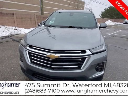 Used 2023 Chevrolet Traverse LT image 3