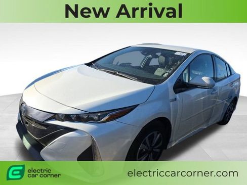 Used 2018 Toyota Prius Prime Plus image 2
