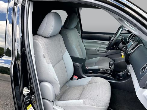 Used 2015 Toyota Tacoma 2WD Access Cab w/ Convenience Package image 8