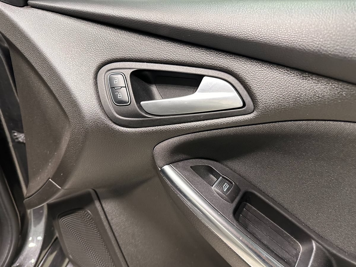 Used 2016 Ford Focus ST FWD image 10
