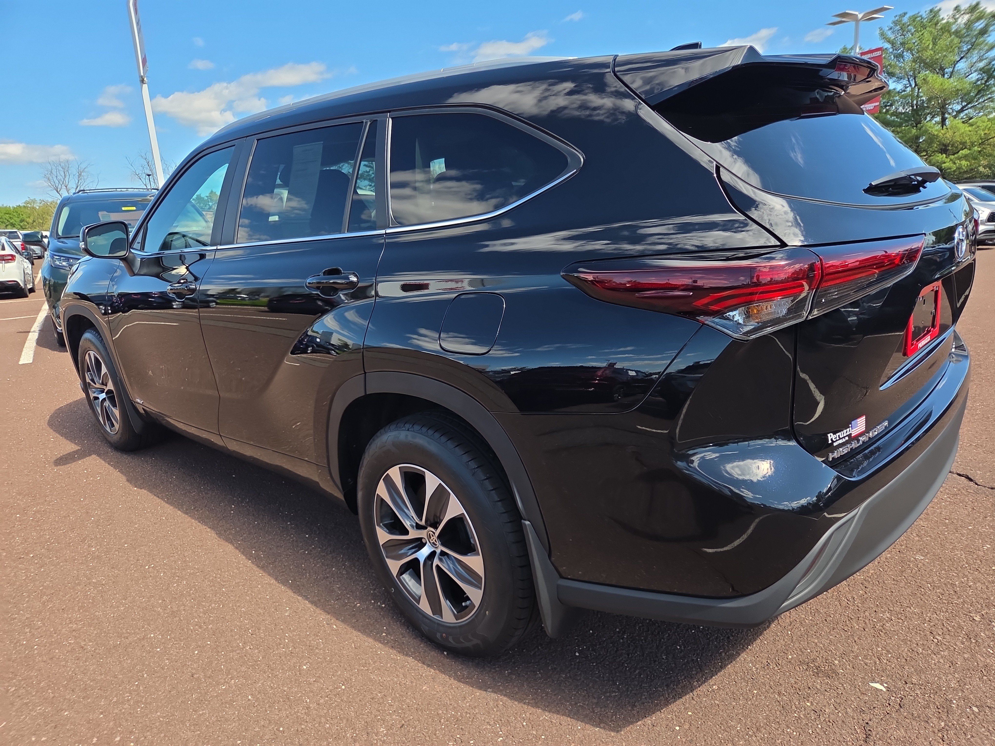Used 2024 Toyota Highlander XLE AWD/4WD image 5