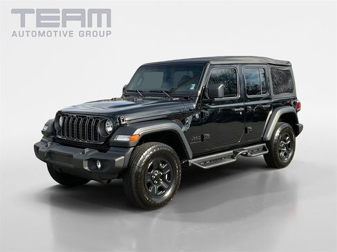 Used 2025 Jeep Wrangler Sport image 3