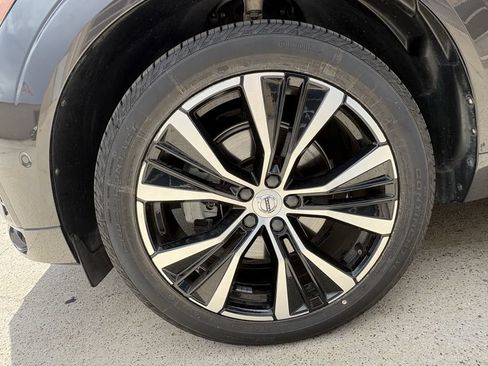 Used 2024 Volvo XC60 B5 Plus AWD/4WD image 9
