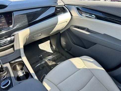 Used 2024 Cadillac XT6 Premium Luxury FWD image 17