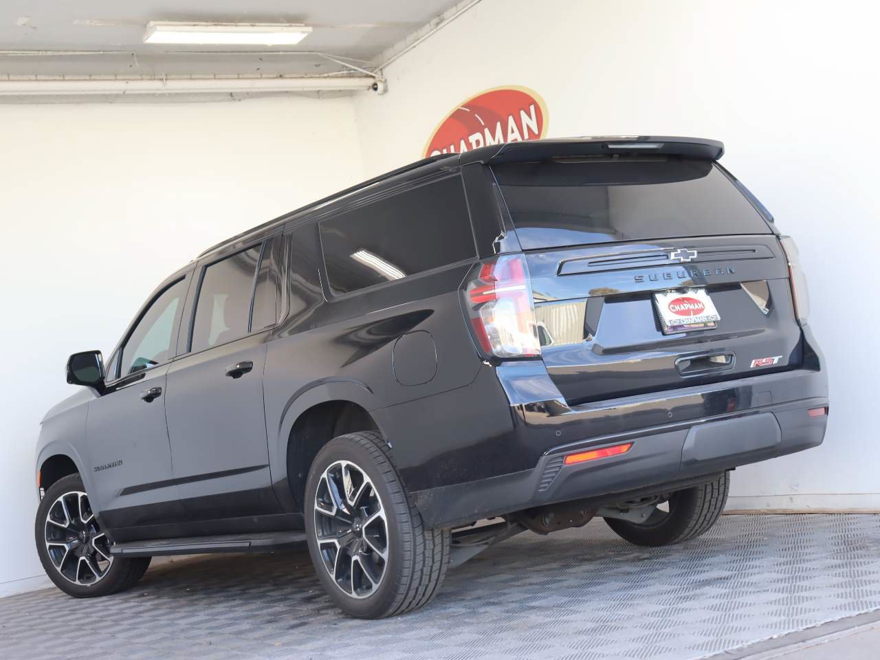 Certified 2023 Chevrolet Suburban RST w/ Luxury Package AWD/4WD image 4
