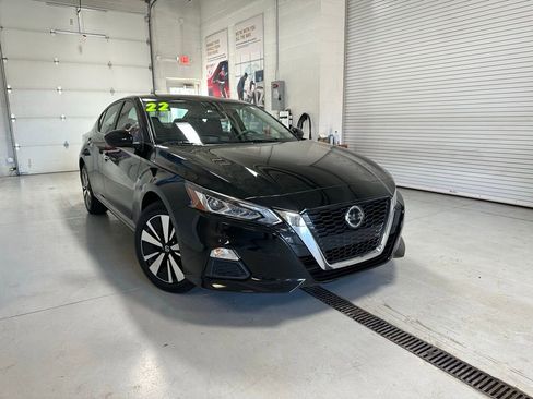 Used 2022 Nissan Altima 2.5 SV image 1