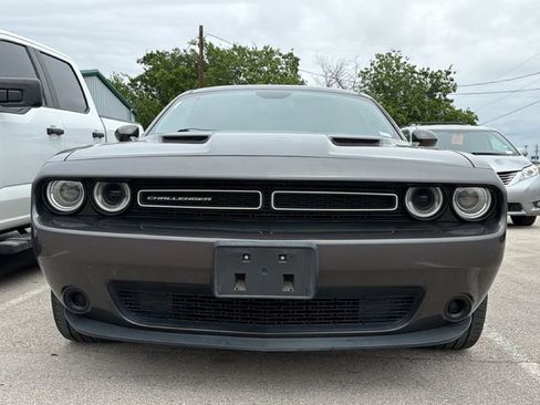Used 2017 Dodge Challenger SXT RWD image 2