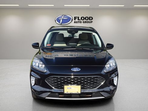 Used 2022 Ford Escape Titanium w/ Class II Trailer Tow Package AWD/4WD image 2