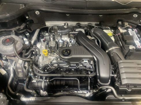 Used 2022 Volkswagen Taos SE image 34