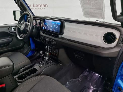 Used 2025 Jeep Gladiator Sport image 27