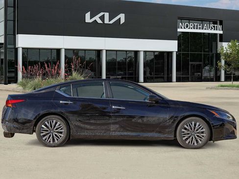 Used 2024 Nissan Altima 2.5 SV image 7