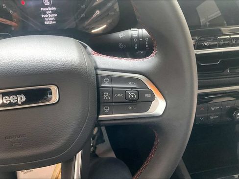 Used 2025 Jeep Compass Trailhawk AWD/4WD image 8