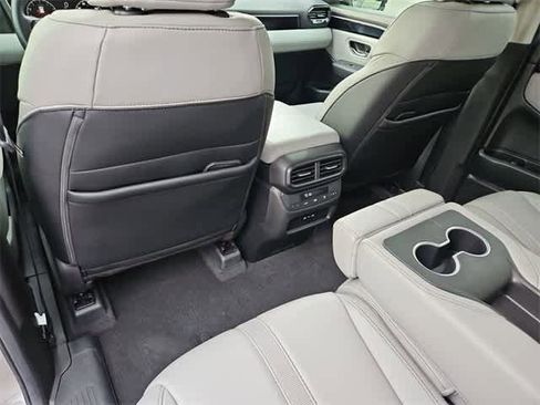 Used 2025 Honda Pilot Touring image 19