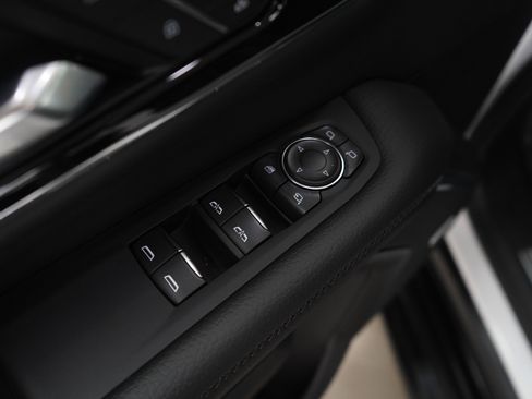 Used 2025 GMC Yukon Denali AWD/4WD image 24