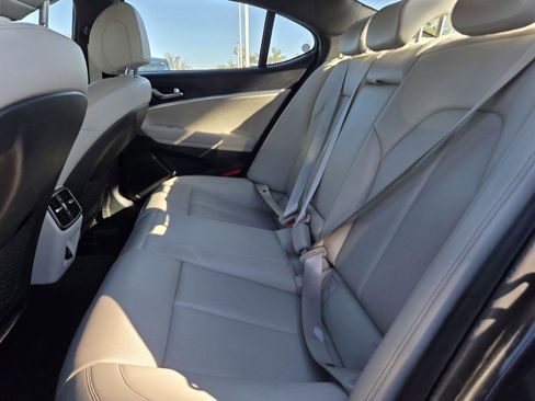 Used 2023 Genesis G70 2.0T image 29