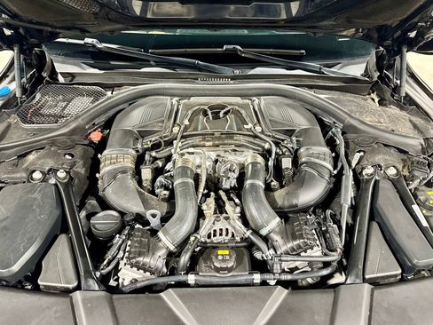 Used 2018 BMW 750i image 13