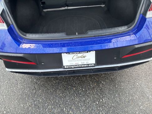 Used 2024 Hyundai Elantra Limited image 30