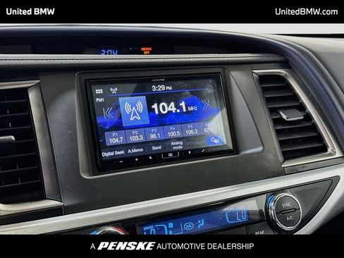 Used 2018 Toyota Highlander XLE w/ Protection Package #3 AWD/4WD image 8