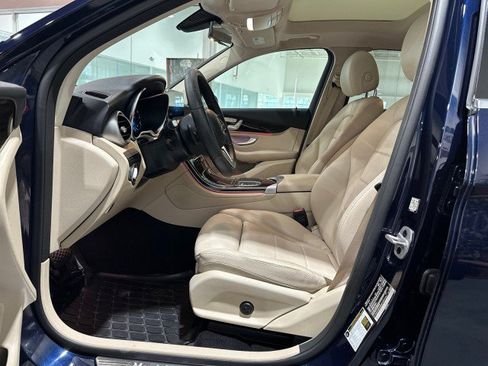 Used 2021 Mercedes-Benz GLC 300 w/ Premium Package image 37