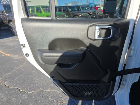 Used 2024 Jeep Wrangler Sport S image 13