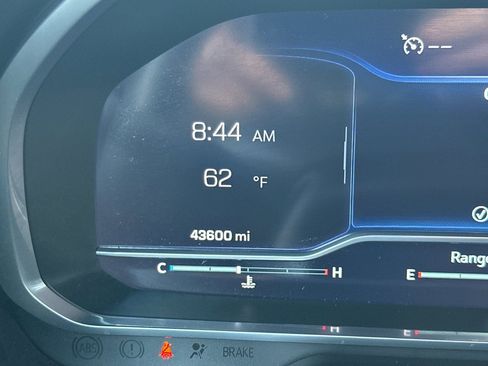 Used 2023 Chevrolet Tahoe Z71 w/ Luxury Package image 20