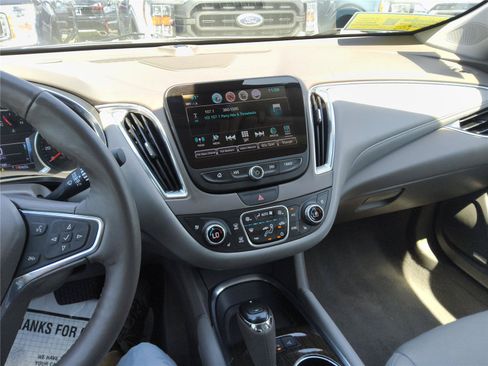 Used 2017 Chevrolet Malibu Premier w/ Driver Confidence Package FWD image 31