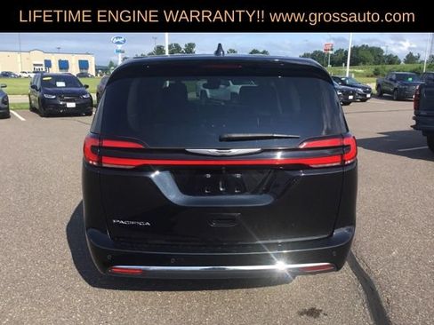 Certified 2024 Chrysler Pacifica Touring-L FWD image 7