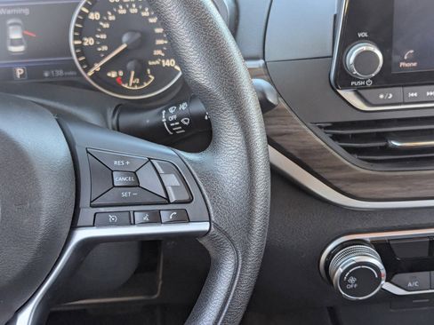 Used 2024 Nissan Altima 2.5 SV image 23