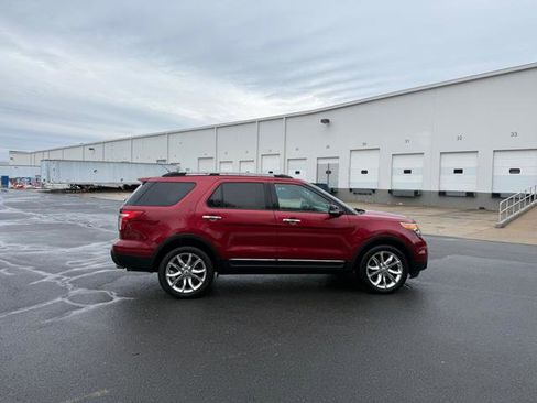 Used 2015 Ford Explorer XLT w/ Equipment Group 202B image 5
