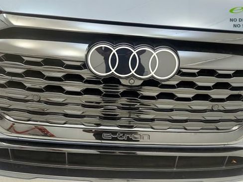 Used 2024 Audi Q8 e-tron Premium Plus w/ Premium Plus Package AWD/4WD image 23