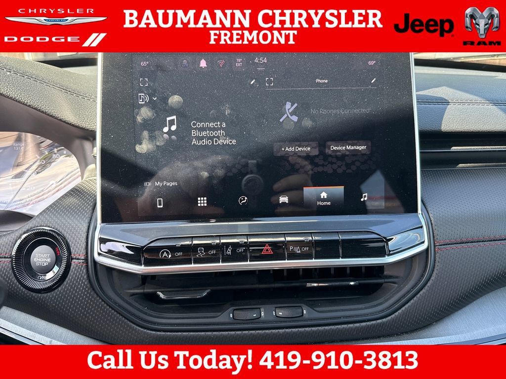 Used 2025 Jeep Compass Trailhawk AWD/4WD image 18