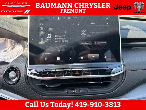 Used 2025 Jeep Compass Trailhawk AWD/4WD image 18