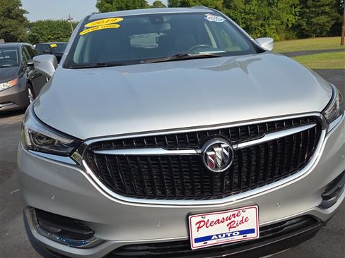 Used 2019 Buick Enclave Premium w/ LPO, Touring Package FWD image 2