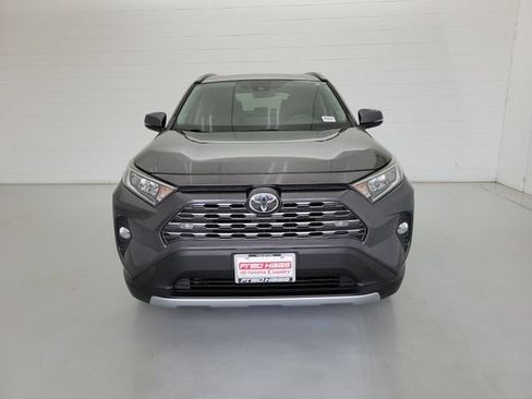 Used 2019 Toyota RAV4 Limited FWD image 3